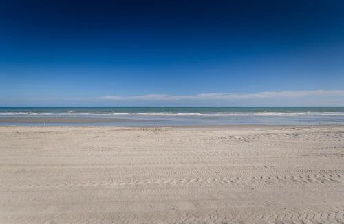 Cape Caneveral Beach Gardens Apartment | Enchanting 2-Bedroom Ground Floor Beach Condo at Cape Canaveral WiFi & AC