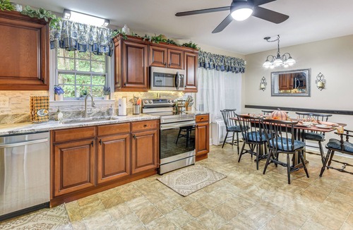 Helen Cottage | Enchanting Creekside Cottage w/Hot Tub