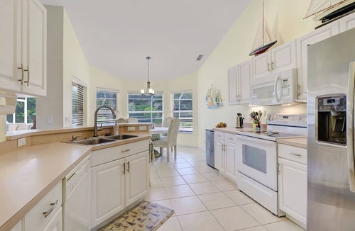 Central Naples Villa | Enchanting Villa with Private Pool, Bicycles, and Full Amenities; 7-day discount
