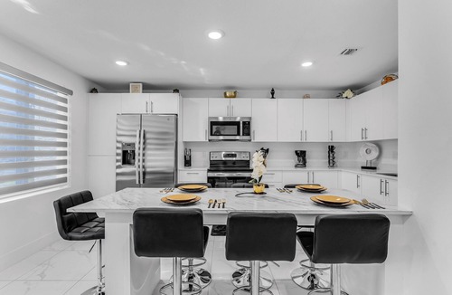 Princeton House | Endless Peace & Luxury (Yellow)