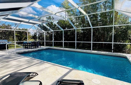 Pebble Beach House | Endless summer, fully equipped house with private pool. Pet-friendly
