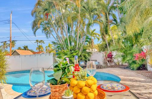 Hollywood Lakes House | Endless Summer - Heated Pool - 6 minutes to the Beach
