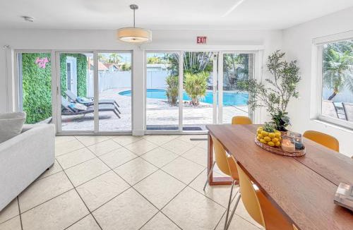 Hollywood Lakes House | Endless Summer - Heated Pool - 6 minutes to the Beach