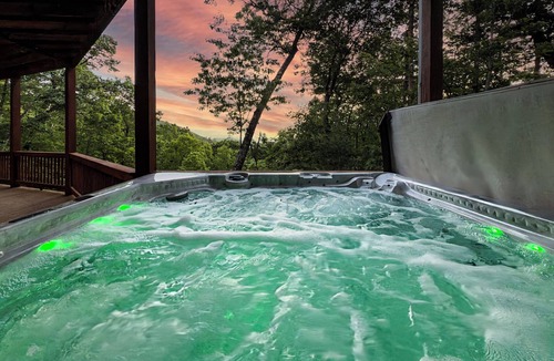 Blue Ridge Cabin | Endless Views, Secluded Cabin Hot Tub & Fireplaces