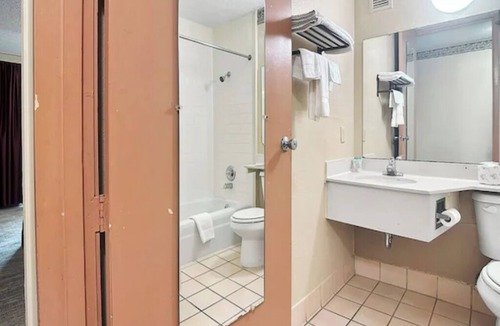 Whitehaven Hotel | Enjoy a Budget-Friendly Stay Perfect for Graceland & Downtown Exploration