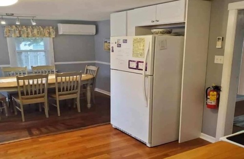 Ship Bottom House | Enjoy a classic Long Beach Island summer at this spacious 5-bedroom, 2-bathroom.