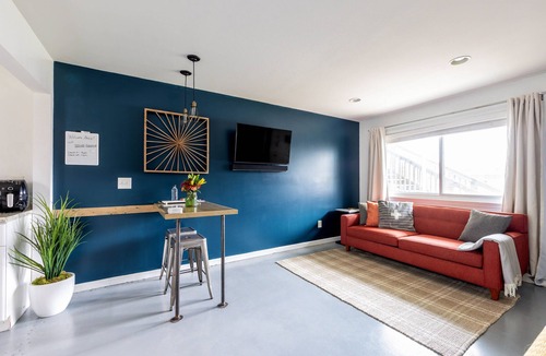 Melrose Condo | Enjoy a comfortable stay near Downtown Nashville