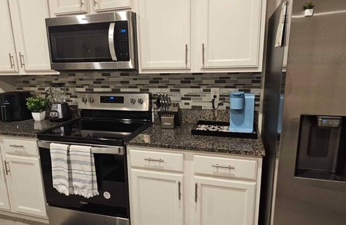 Lakeland House | Enjoy a family house close to themes parks and large convenience Stores and Mall