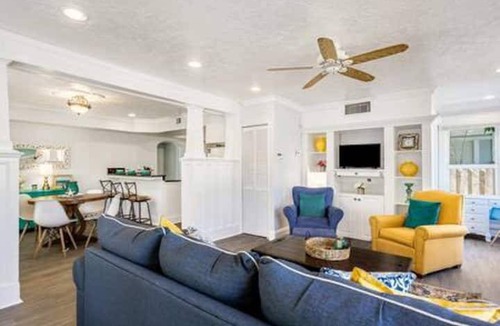 West Palm Beach Apartment | Enjoy a historic Florida cottage near Intracoasta