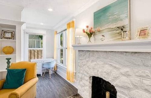 West Palm Beach Apartment | Enjoy a historic Florida cottage near Intracoasta