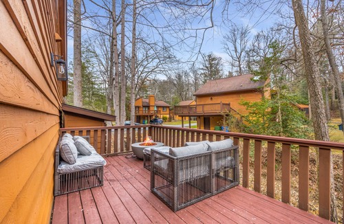 Fletcher Cottage | Enjoy a peaceful and relaxing stay at this cozy and charming cottage.
