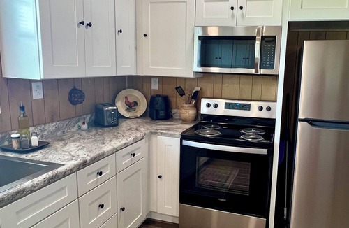 Groveoak House | Enjoy a quiet, relaxing stay with the beauty of open Alabama countryside.