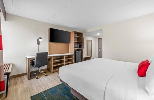 Statesville Hotel | Enjoy Clean, Comfortable Accommodation Near Statesville Historic District - 2 Mi