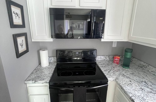 Dexter Apartment | Enjoy easy access to everything from this centrally located place.