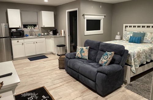 Jacksonville Beach Apartment | Enjoy GEM 2 in Jax Beach |4 blocks to the Ocean |Shared Patio |BBQ |Studio Apartment |Month Stays Ok
