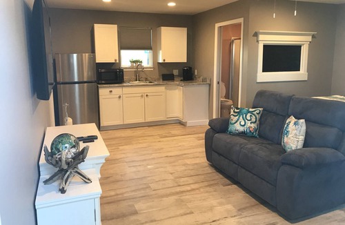 Jacksonville Beach Apartment | Enjoy GEM 2 in Jax Beach |4 blocks to the Ocean |Shared Patio |BBQ |Studio Apartment |Month Stays Ok