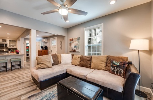 Jacksonville Beach Apartment | Enjoy GEM 3 in Jax Beach, 4 Blocks to Ocean ,Relaxing Screened Porch, Soaking Tub, Month Stays Ok