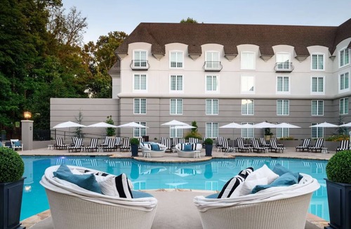 Braselton Hotel | Enjoy Grassy Vineyards at Upscale Room Near Golf, Spa & Outdoor Adventures