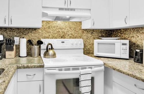 Boca Raton Apartment | Enjoy our corner 2 bedroom, 2 bath top floor apartment in West Boca Raton
