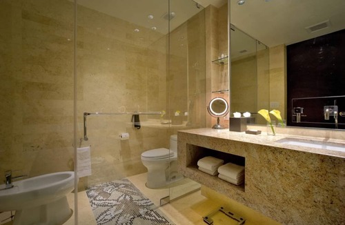 Seybold House | Enjoy Our Stress-Free Experiene w/Shuttle Service to Miami Airport! 3 Spaces