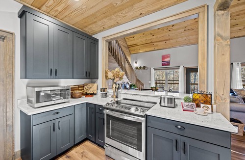 Wears Valley Cabin | Enjoy RUSTIC ELEGANCE at this TOP RATED Cabin ♥Stunning Views, Hot Tub, Fire Pit
