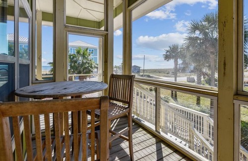 East End House | Enjoy the island life from LITTLE PALM!