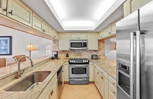 Park Shore Condo | Enjoy this bright 10th flr beachfront condo-CL1003