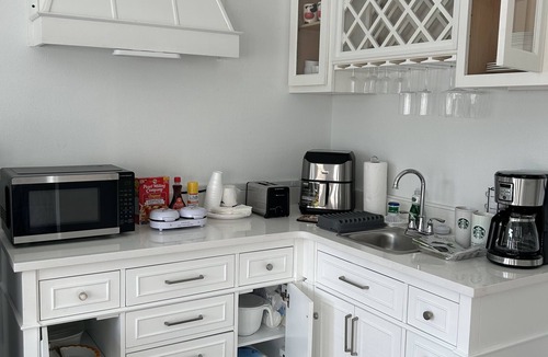 Fort George Island House | Enjoy this Little paradise detached guest house with your loved ones! pool, Dock