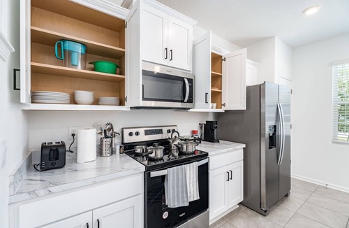 Baymeadows House | Enjoy this modern brand-new townhouse located in the heart of Jacksonville.
