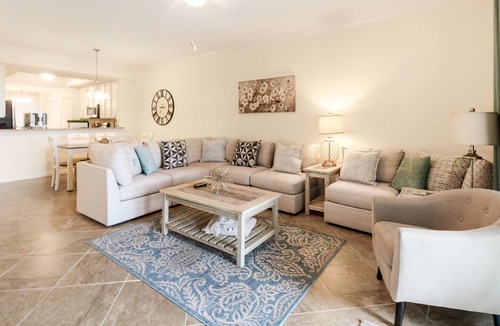 Lakewood Ranch Condo | Enjoy views of the immaculate green from your screened lanai at Lakeside National - Golfside Escape