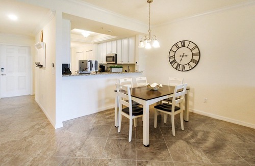 Lakewood Ranch Condo | Enjoy views of the immaculate green from your screened lanai at Lakeside National - Golfside Escape