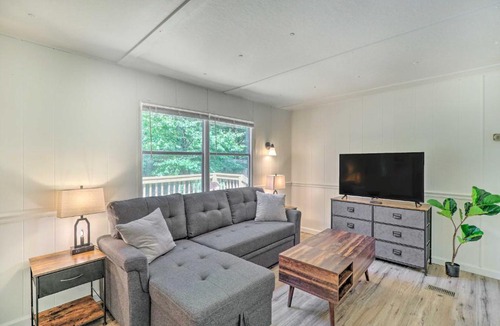 Ennice House | Ennice Escape Less Than 3 Mi to Blue Ridge Parkway!