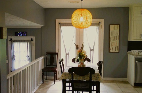 Jonesboro House | Entire 3-Bedroom Charming House in Jonesboro between Spivey Waterpark, and ATL