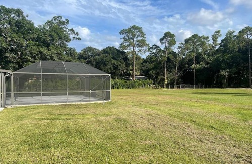 West Palm Beach House | Entire 4 bedroom farm house on 2 acres Sleeps 8