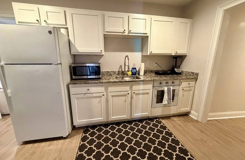 North Charleston Apartment | Entire 7BR 5BA w 11 Beds Near I-26 & I-526 w Full Kitchen - Sleeps 20 - Unit F