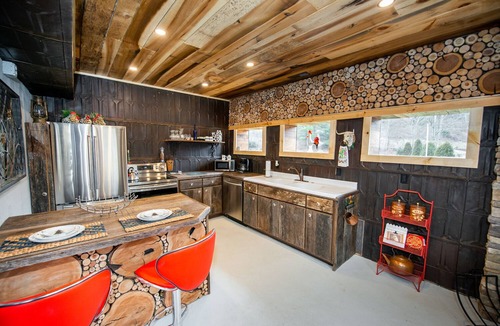 Sugar Grove Cabin | Entire Barn Farm Stay Petting Zoo Tube Slide Ziplines