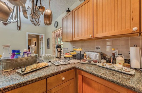 Chassahowitzka Bed & Breakfast | Entire Boutique Hotel.walking distance to river