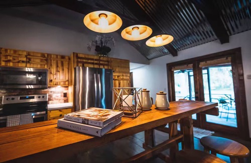 Christmas Cabin | Entire Cabin at peaceful Retreat in Christmas, FL -AC/Sleeps 6.