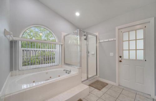 Deltona Lakes House | Entire House with Hot Tub Close to Orlando Disney and Beach