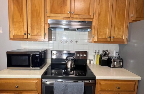 Athens House | Entire Renovated Beautiful Home - Close to UGA and Downtown Athens!