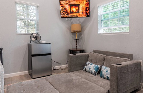 Gastonia Apartment | Entire tinyhouse, smart bidet and purified water
