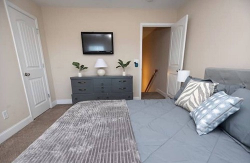 Smyrna House | Entire Town Home With A Beautiful Family Park!