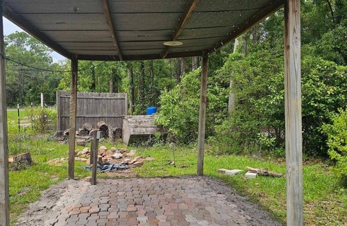 Branford House | Enzo's Retreat. 6 minutes to Ichetucknee Springs! Family friendly