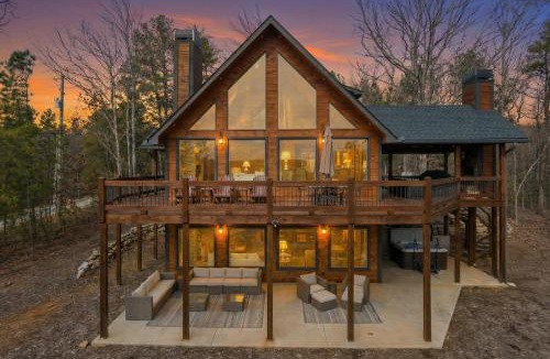 Ellijay House | Epic Mountain Views Hot Tub Games and Firepit