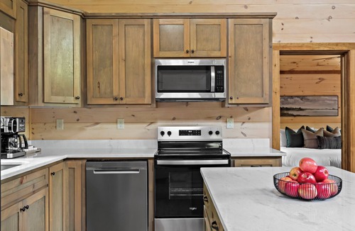 Mineral Bluff Cabin | Epic Treehouse 4 Acres Creek Access Movie Theatre