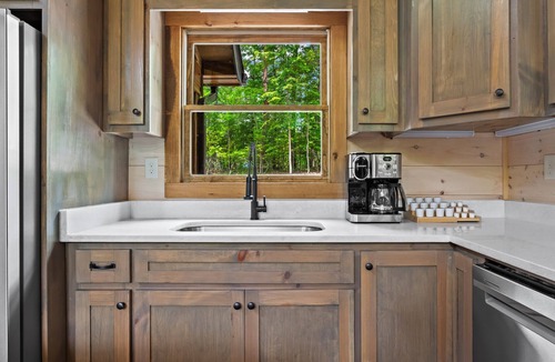 Mineral Bluff Cabin | Epic Treehouse 4 Acres Creek Access Movie Theatre