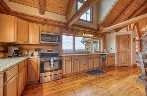 Rosman House | EPIC VIEWS-HotTub-WoodStove-Sauna-Fireplace-GameRoom-Playset-EV-FencedYard+More!