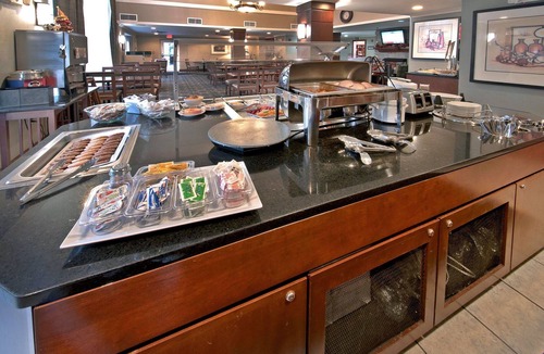 Twin Brook Condo | Equipped 1-Bedroom | Indoor Pool + Gym Access