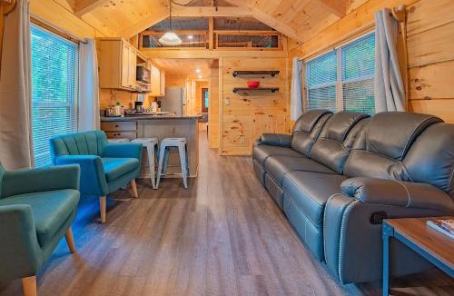 Lookout Valley Neighborhood Association House | Ernie Cabin Wauhatchie Woodlands Tiny Cabin