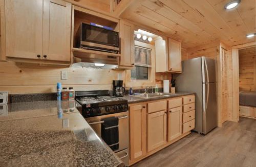 Lookout Valley Neighborhood Association House | Ernie Cabin Wauhatchie Woodlands Tiny Cabin